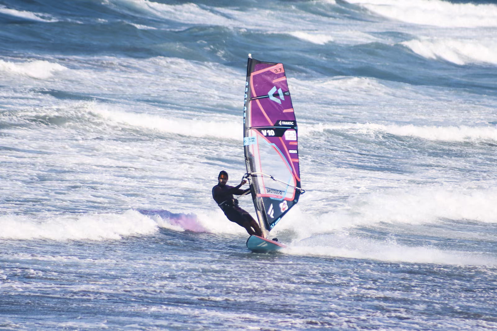Producción deportiva de windsurf en Canarias